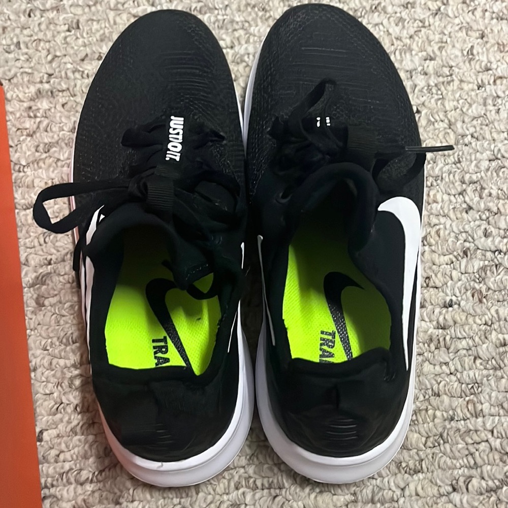 Womens Nike Free TR 8 tennis shoes